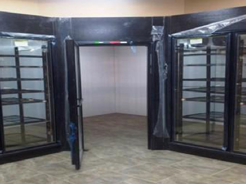 Walk-in coolroom glass door system